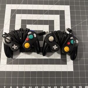 (2) Nintendo GameCube Controllers Black NGC DOL-003 Wired - Set Of (2)